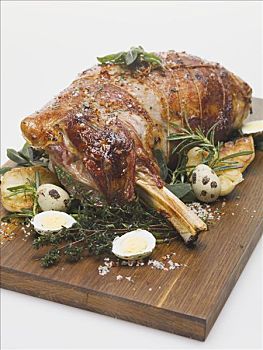 烤羊腿,鹌鹑蛋,复活节