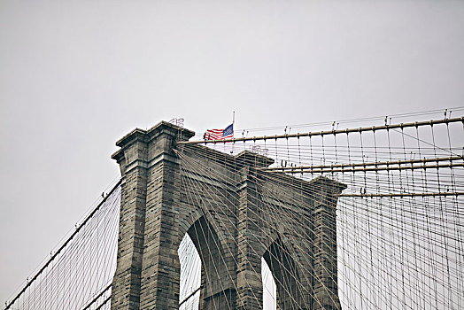 布鲁克林大桥,美国国旗