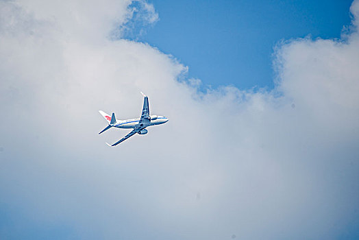 中国国际航空的飞机正从重庆江北机场起飞