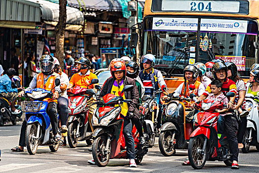 街景,小轮摩托车,等待,人行横道,热闹街道,交通,曼谷,泰国,亚洲