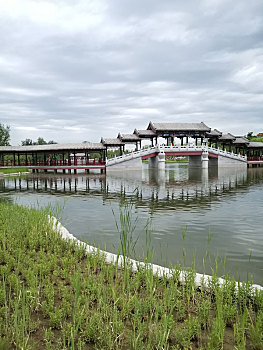 北京石海子公园河边凉亭