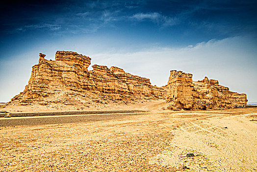 新疆,罗布泊,沙漠,雅丹地貌,沙岩,天空