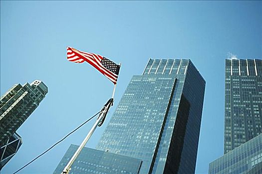 仰视,美国国旗,正面,建筑,世贸中心,曼哈顿,纽约,美国