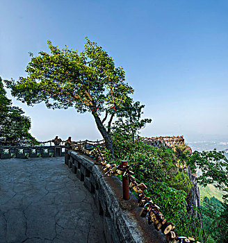 重庆綦江古剑山净音寺上寺阳桥与舍身崖