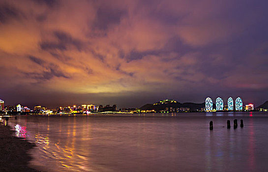 海南省三亚市三亚湾夜景