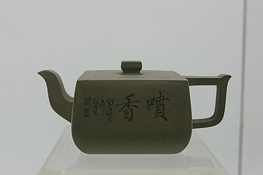 大运河宜兴这是宜兴紫砂博物馆收藏各个时期的艺人制作的精品紫砂壶
