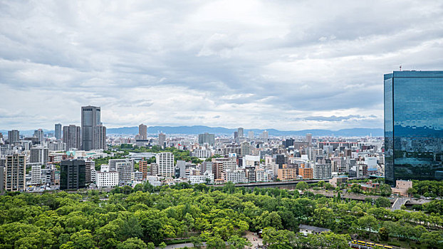 日本大阪城与城市天际线