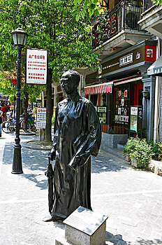 多伦路文化街雕塑