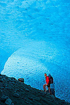 男人,冰,洞穴,根,冰河,兰格尔圣伊莱亚斯国家公园,阿拉斯加,夏天