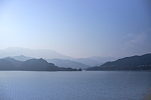 四川瓦屋山雅女湖风光