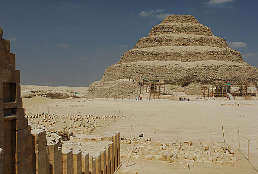 埃及开罗阶梯金字塔
