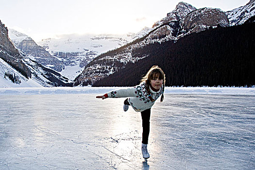 女孩,滑冰,路易斯湖,班芙国家公园,艾伯塔省,加拿大