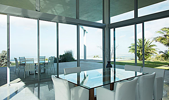 玻璃桌,椅子,现代办公室