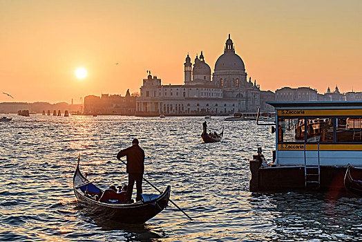 两个,平底船夫,大运河,威尼斯,意大利,日出,穹顶,圣马利亚,行礼,远景