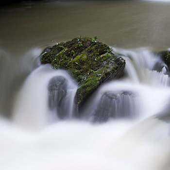 山溪水