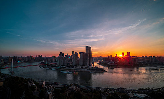 重庆来福士日落夜景摄影图