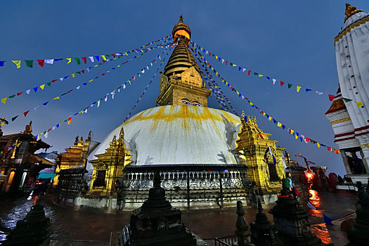 尼泊尔斯瓦扬布纳寺夜景