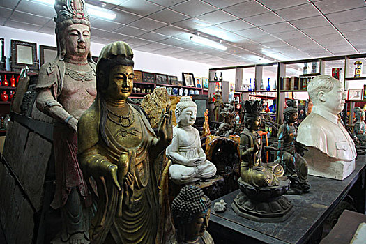 佛头,塑像,文物,堆放,大杂院,展示,收藏