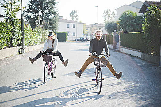 年轻,情侣,骑自行车,腿,室外