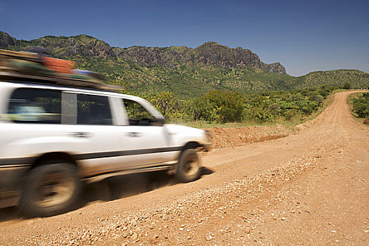 越野车辆,土路,山,乌干达