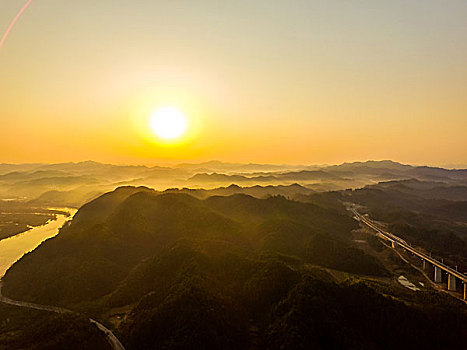 航拍山峰河流