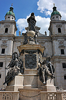 柱子,雕塑,球体,两个,神话寓言,左边,右边,教堂,建造,萨尔茨堡,大教堂,背影,萨尔茨堡省,奥地利,欧洲