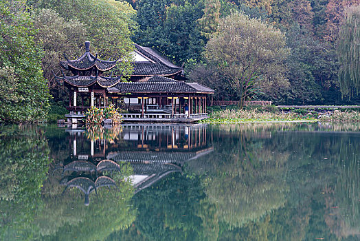 杭州西湖浴鹄湾景区羡鹄亭