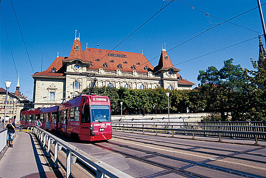 瑞士首都伯尔尼街上的有轨电车