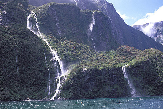 新西兰,南岛,米尔福德峡湾,瀑布
