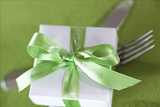 小,礼物,绿色,丝带,刀,叉子