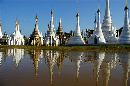 纤细,佛塔,反射,水,茵莱湖,掸邦,缅甸