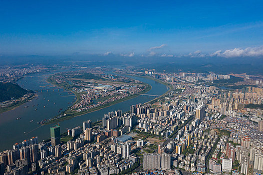 广西梧州,处暑节气碧水蓝天山城如画