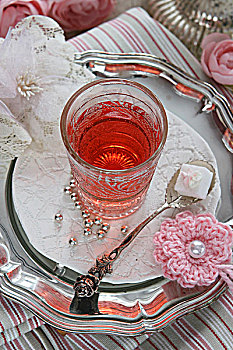 玻璃杯,玫瑰果茶,银球,编织,花