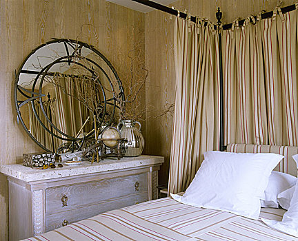 卧室,质地,石膏,墙壁,四柱床,条纹,布帘,床上用品,衣柜,圆,镜子