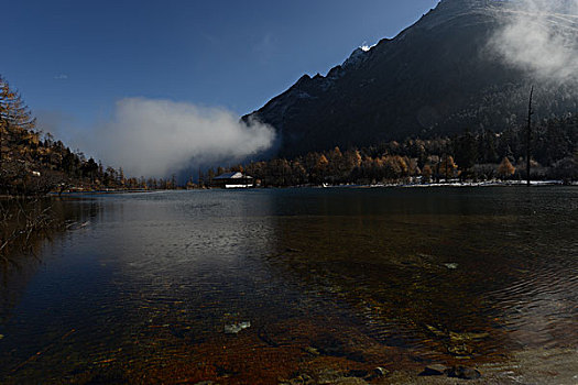 毕棚沟四姑娘山的背景