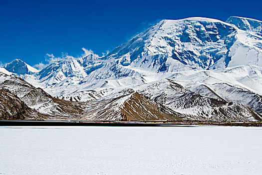 新疆,雪山,湖泊,湖面,冰块