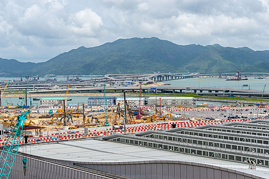 远眺香港国际机场扩建工地与港珠澳大桥香港口岸工地