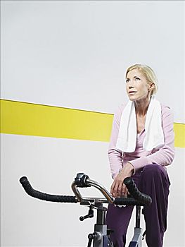 女人,健身自行车,健身俱乐部