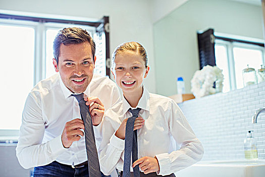 父亲,女儿,调整,领带,卫生间