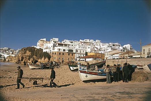 葡萄牙,阿尔加维,男人,海滩,船,城市,后面