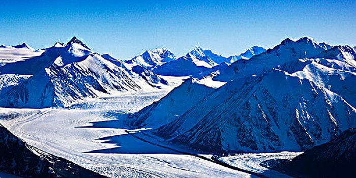 积雪,山脉,克卢恩国家公园,育空,加拿大