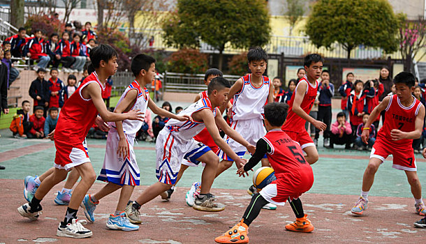 重庆酉阳,乡村小学生篮球赛精彩,篮,不住