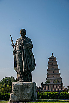 陕西省西安大雁塔,西安大慈恩寺佛塔,广场唐僧雕像