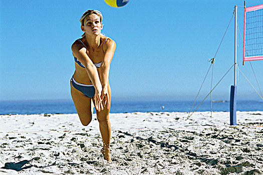 女性,玩,沙滩排球,跑,抓住,球
