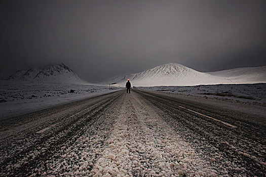 一个人,站立,道路,雪景