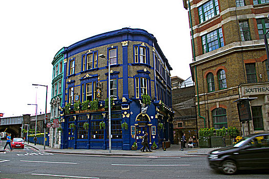 具有现代气息的英国伦敦街道的特色建筑