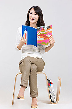 女青年,读,杂志,椅子