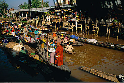 人,水上市场,茵莱湖,缅甸