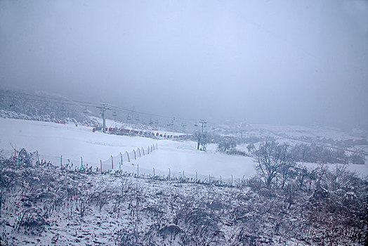 四川大邑县西岭雪山滑雪场观景索道