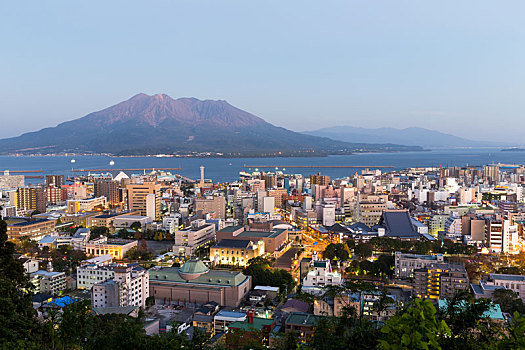 火山,晚间